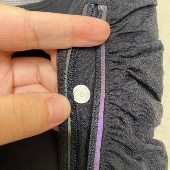 Lululemon athletica Deep Coal Run: In the Sun Crop 19" Size 6 - Picture 4 of 9